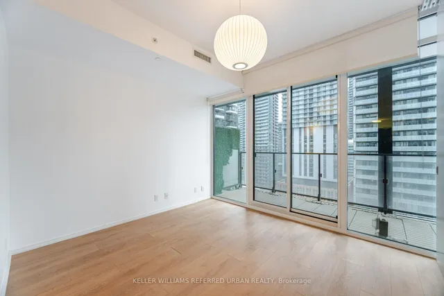 Additional image 10 of 125 Peter St Unit 1811