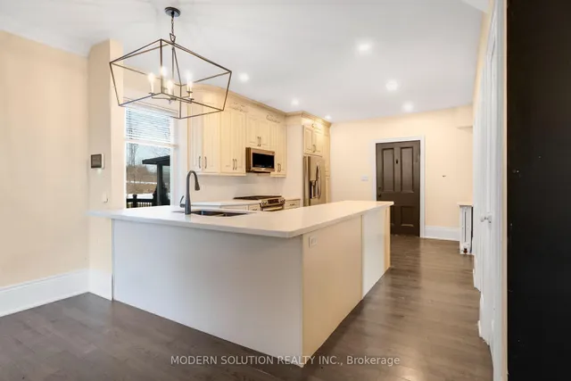 Additional image 7 of 3015 Dundas St