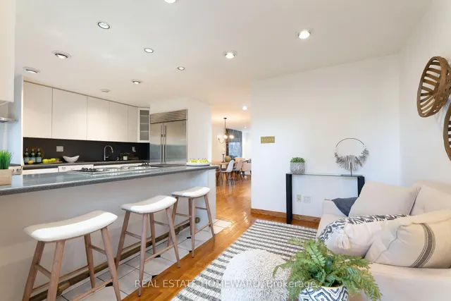 Additional image 15 of 416 Roehampton Ave