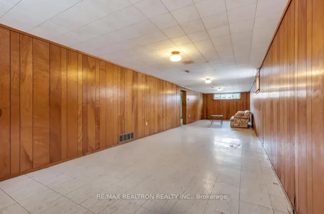 Additional image 32 of 51 Robroy Ave