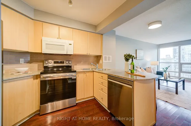 Additional image 14 of 763 Bay St Unit 2013