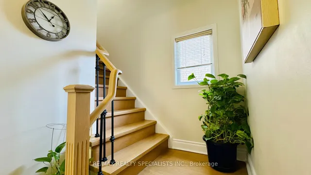 Additional image 9 of 2 Cortez Crt