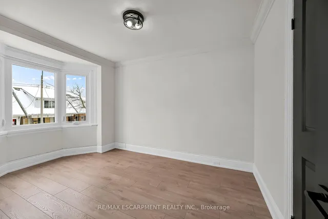 Additional image 24 of 117 Rosslyn Ave