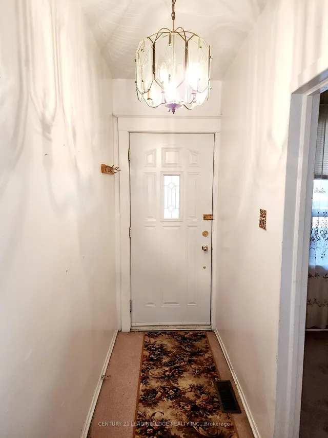 Additional image 34 of 635 Coxwell Ave