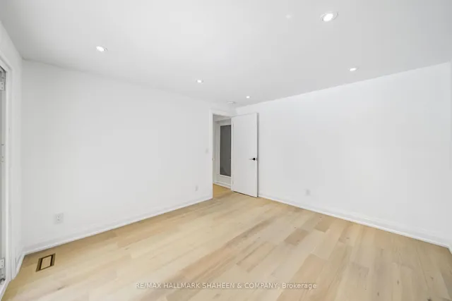 Additional image 37 of 27 Christine Cres