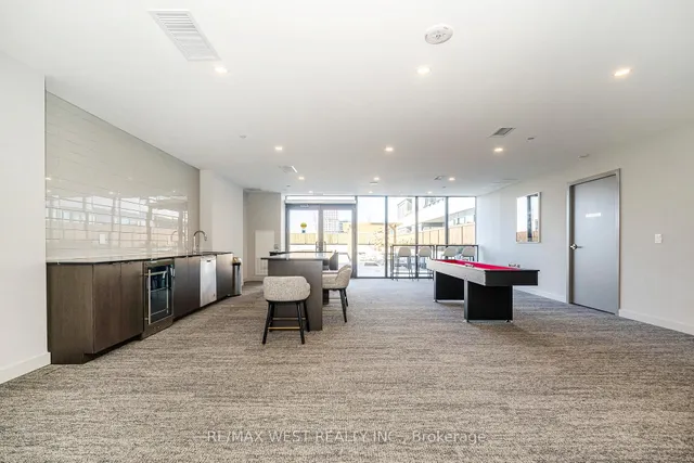 Additional image 27 of 859 The Queensway N/A Unit 813