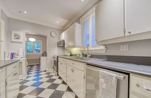 Additional image 10 of 428 Castlefield Ave