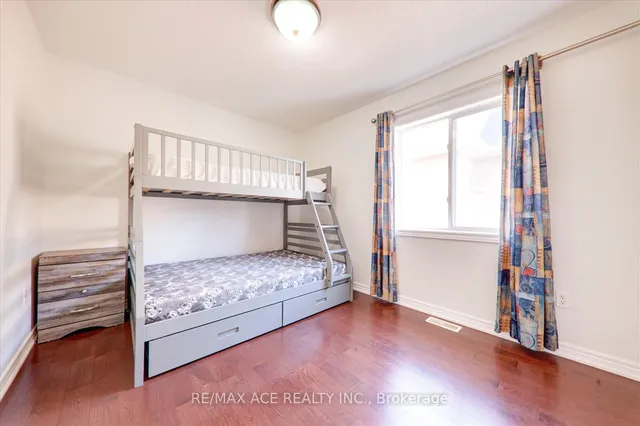 Additional image 26 of 27 Village Lake Cres