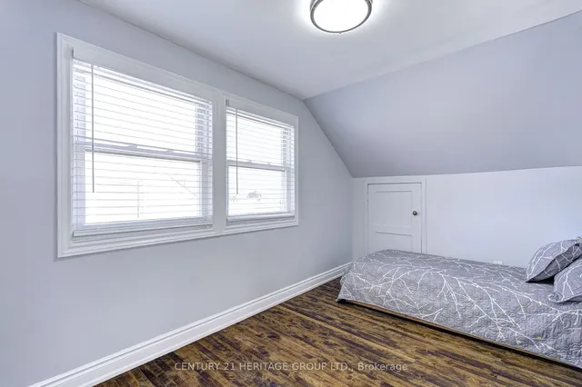 Additional image 30 of 37 Selkirk Ave