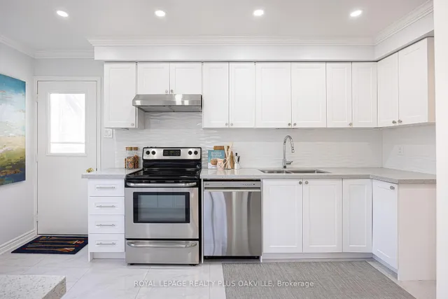 Additional image 10 of 24 Menoke Crt