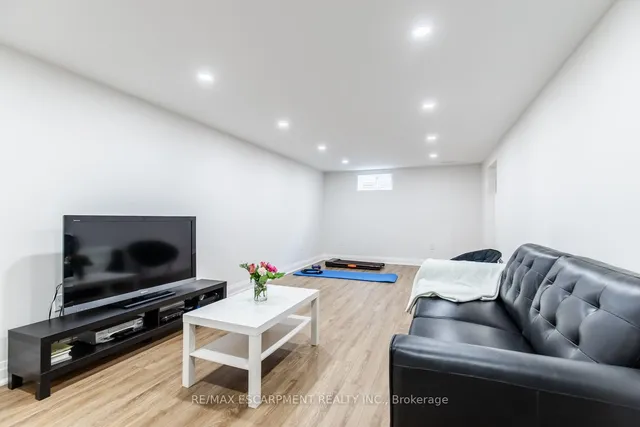 Additional image 35 of 150 Gateshead Cres Unit 101