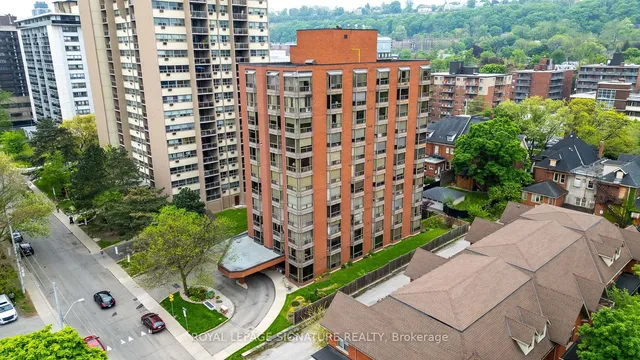 Additional image 34 of 49 Robinson St Unit 300