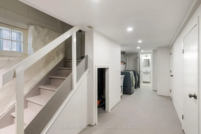 Additional image 37 of 306 Runnymede Rd