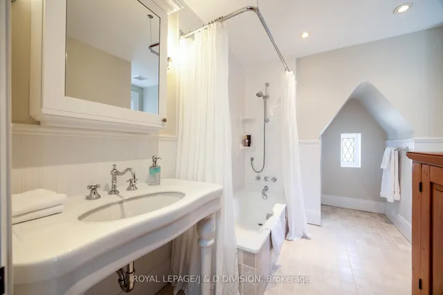 Additional image 20 of 219 Chaplin Cres