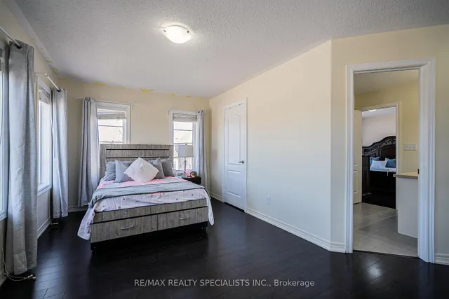 Additional image 35 of 49 Squire Ellis Dr