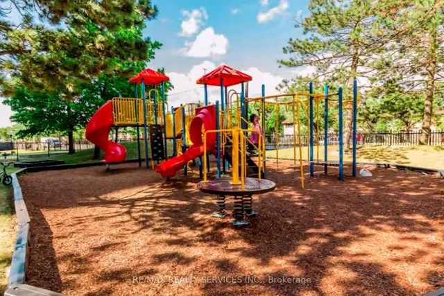 Additional image 47 of 18 Knightsbridge Rd Unit 304