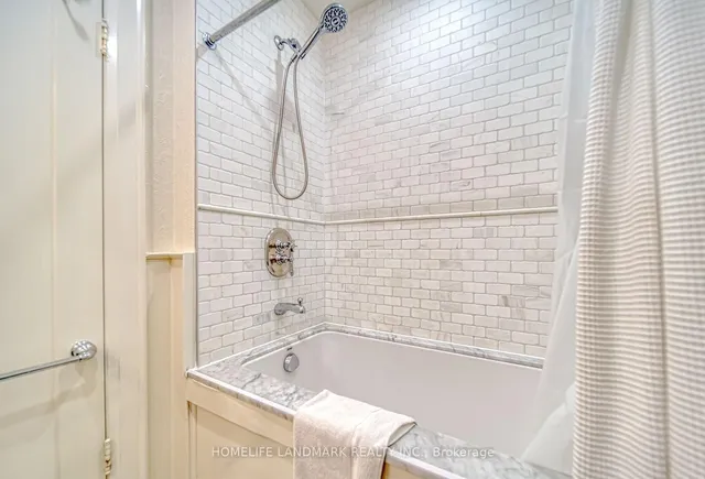 Additional image 20 of 428 Castlefield Ave