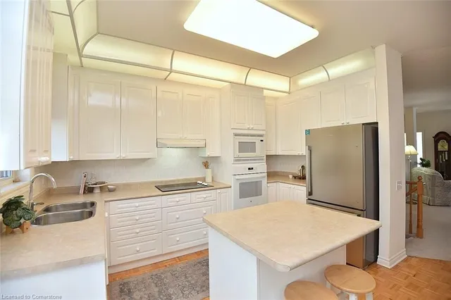 Additional image 20 of 118 Silverbirch Blvd