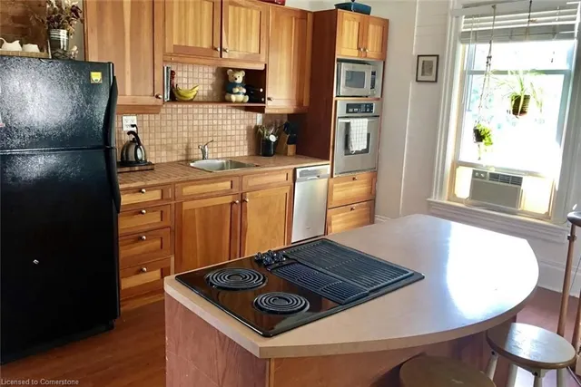 Additional image 37 of 332 King St