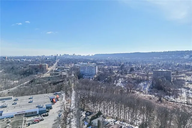 Additional image 46 of 50 Tweedsmuir Ave