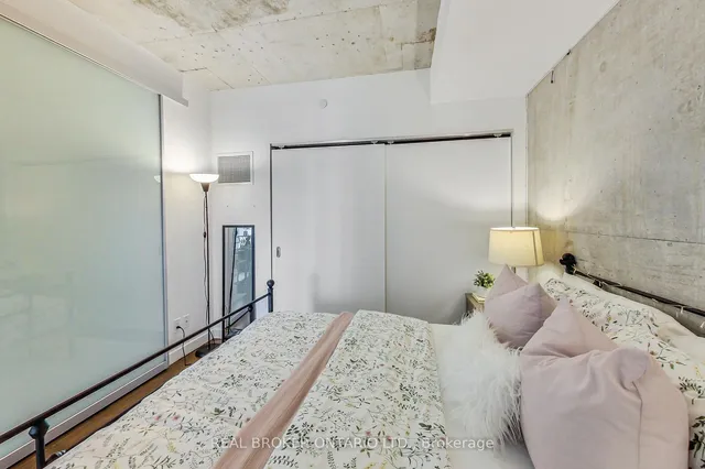 Additional image 13 of 111 Bathurst St Unit 320