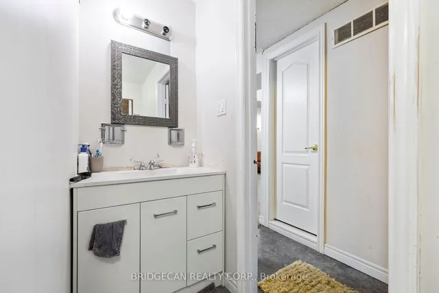 Additional image 7 of 490 Queen Victoria Dr