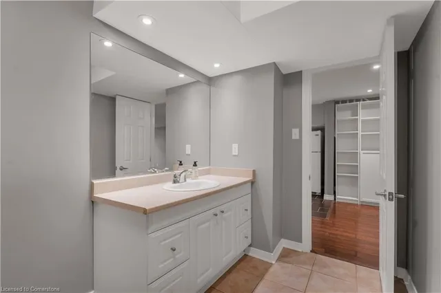 Additional image 33 of 563 Guelph St