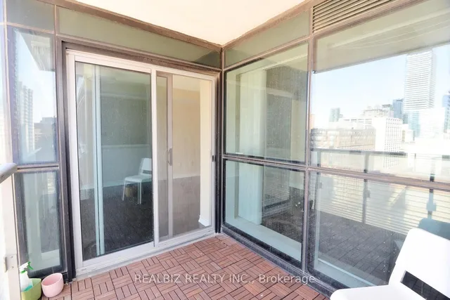 Additional image 42 of 386 Yonge St Unit 1516