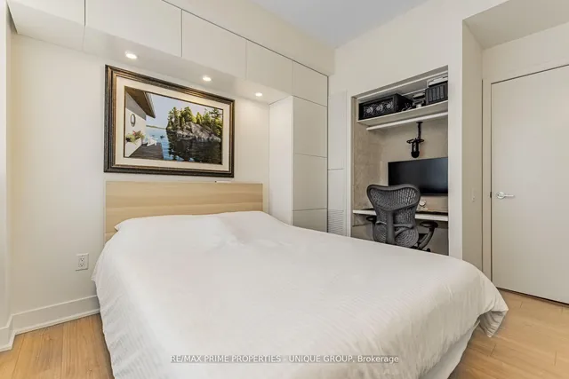 Additional image 24 of 30 Roehampton Ave Unit 308