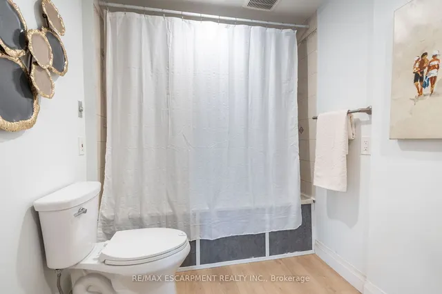 Additional image 22 of 351 Queensdale Ave