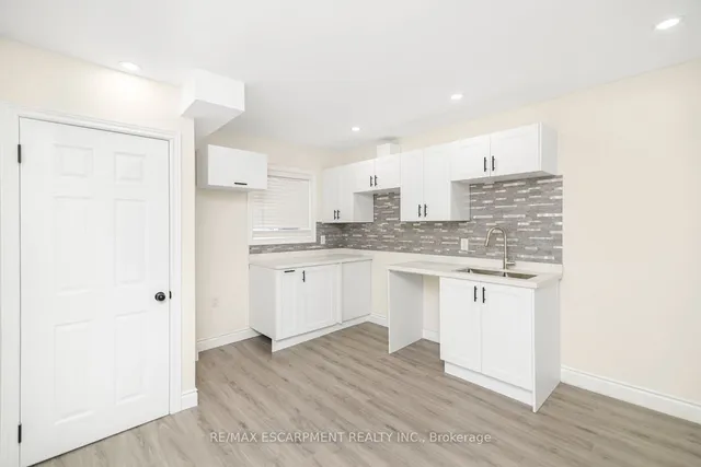 Additional image 26 of 922 Burlington St