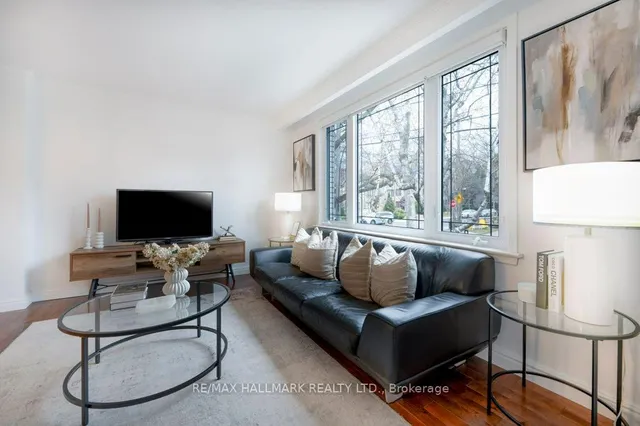 Additional image 8 of 572 Roehampton Ave