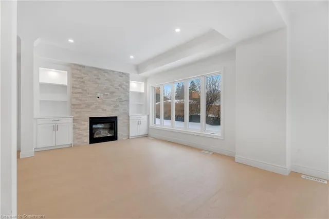 Additional image 16 of 22 Roselawn Ave