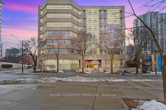 66 Bay St Unit 105
