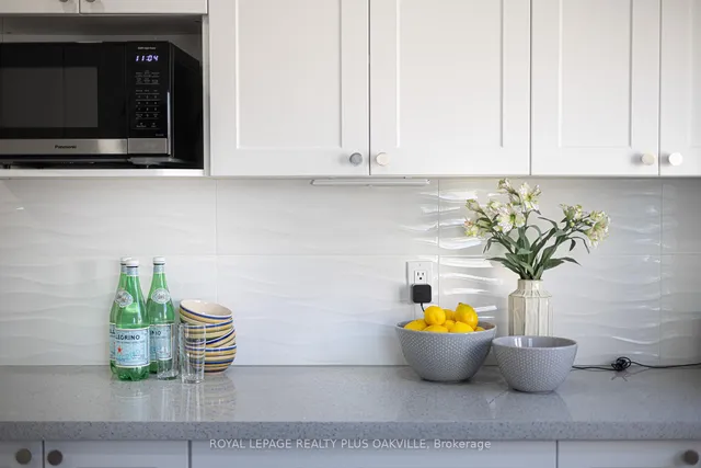 Additional image 11 of 24 Menoke Crt