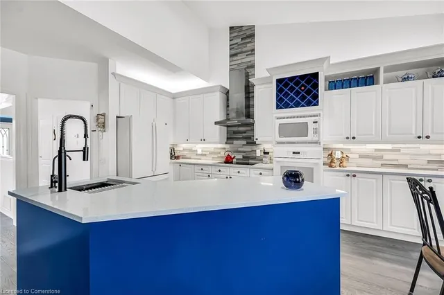 Additional image 18 of 86 Silverbirch Blvd