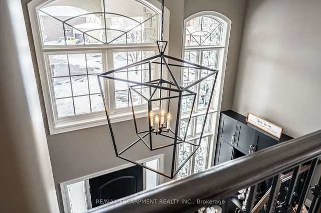 Additional image 23 of 80 Commando Crt