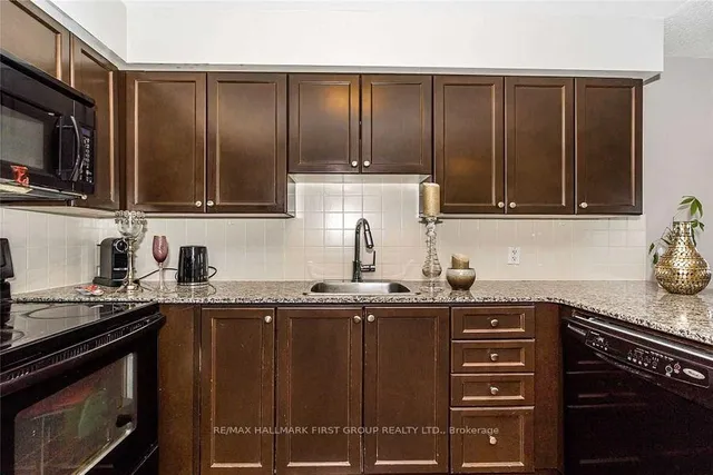 Additional image 11 of 125 Village Green Sq Unit 1409