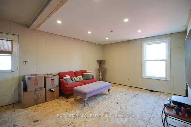 Additional image 17 of 405 Upper Wentworth St