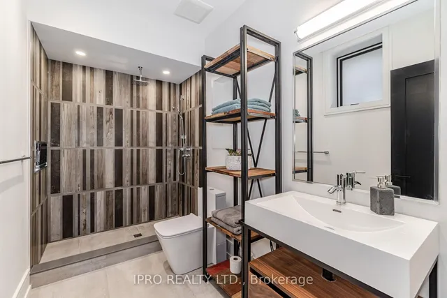 Additional image 43 of 85 Kingsway Cres