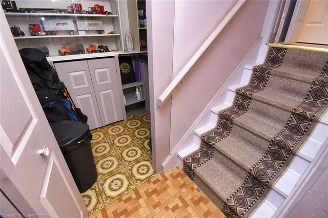 Additional image 28 of 6 Hugo Crt