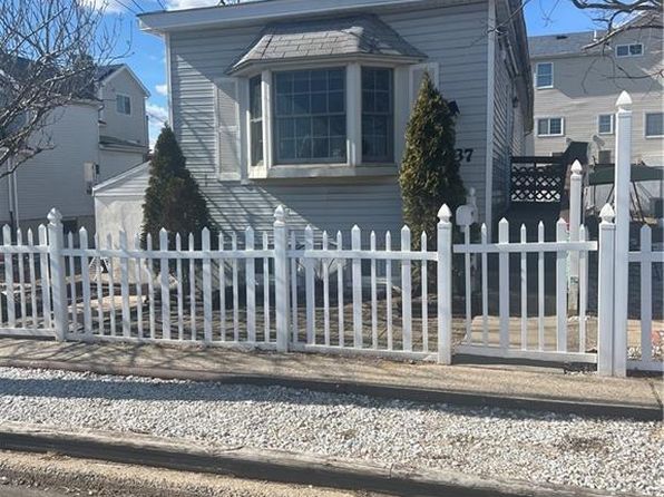 Primary image of 637 Oceanside Ave, Staten Island, NY 10305