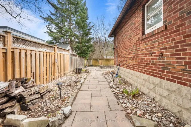 Additional image 41 of 49 Meadowvale Dr