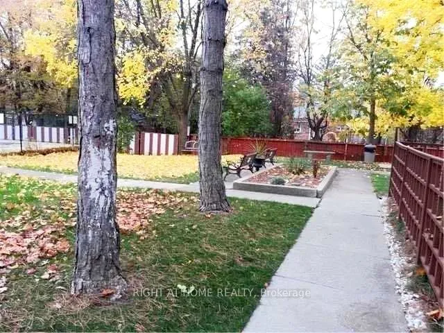 Additional image 11 of 5877 Bathurst St Unit 210