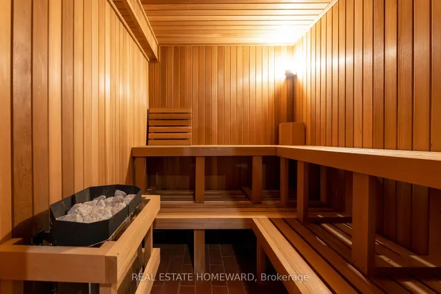 Additional image 29 of 416 Roehampton Ave