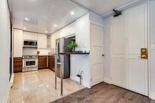 Additional image 7 of 33 Harbour Sq Unit 2440