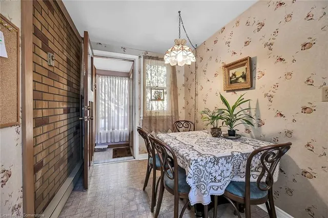 Additional image 25 of 50 Tweedsmuir Ave