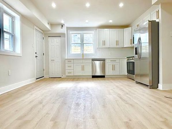 2560 S Dewey St, Philadelphia, PA 19142
