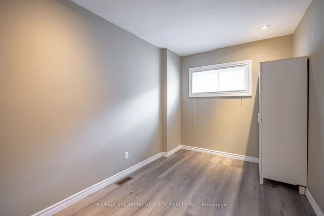 Additional image 15 of 86 Whitney Ave