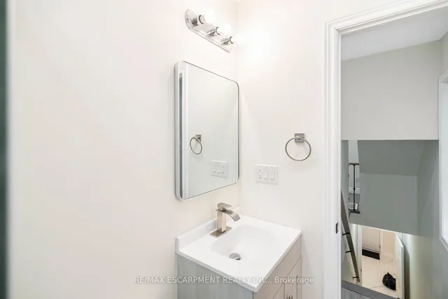 Additional image 18 of 922 Burlington St